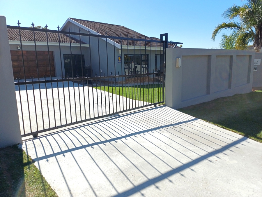 4 Bedroom Property for Sale in Vanes Estate Eastern Cape